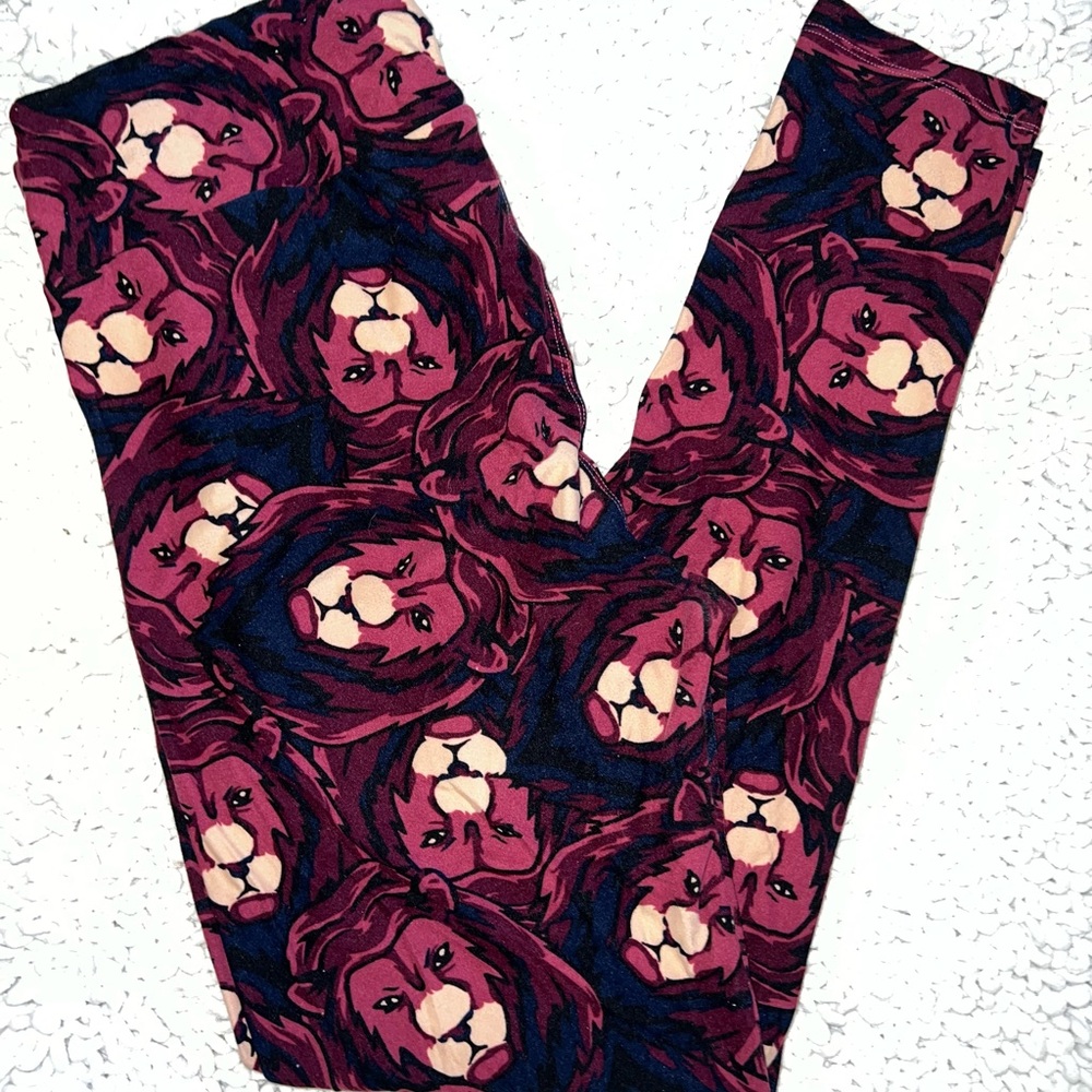 Lularoe TC NWOT Legging Lion Faces On A Black Background Hard To Find Unicorn 🦄